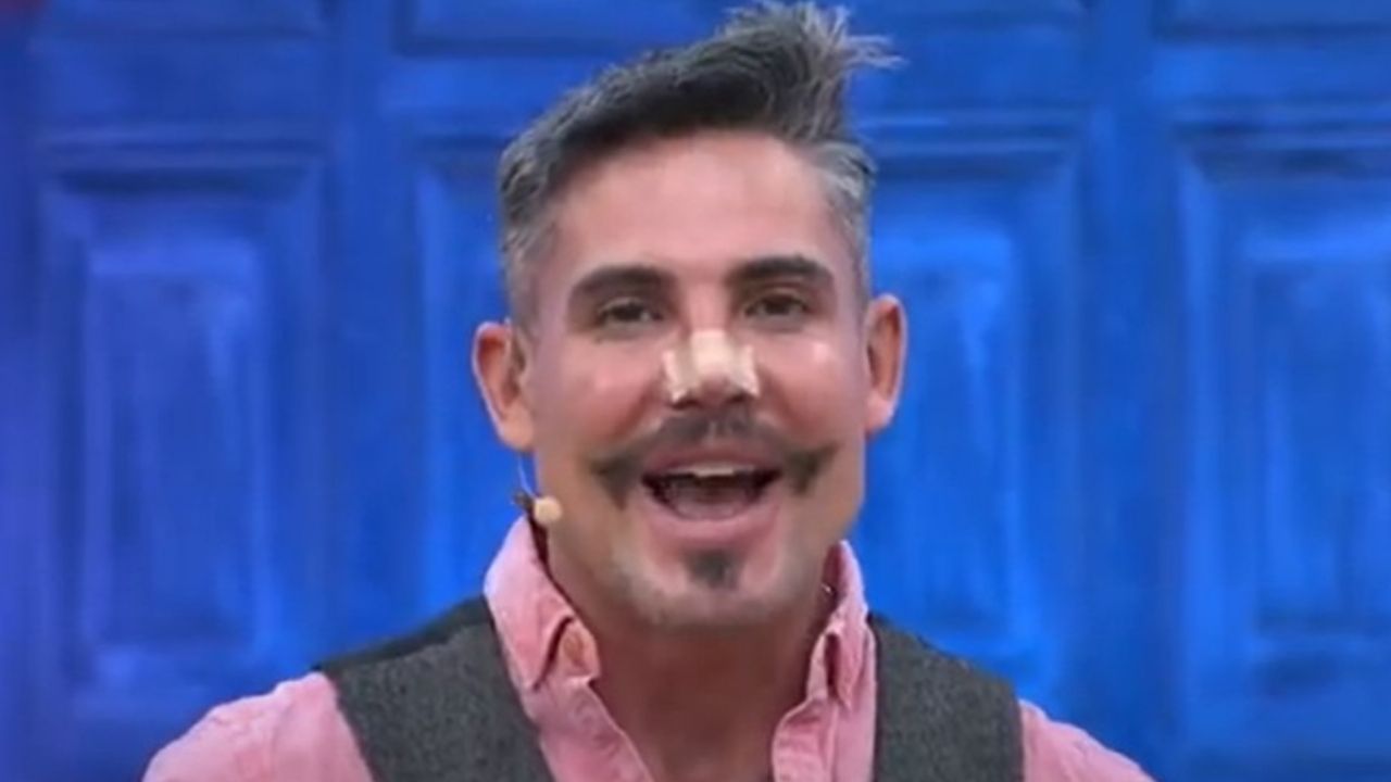 Fue el conductor más famoso de TV Azteca, una cirugía estética puso en riesgo su salud y así luce en la actualidad
